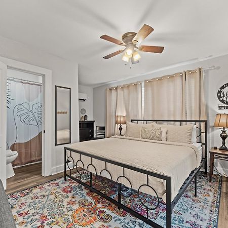 Cedar Blossom Bungalow Is A Cozy Getaway With A 5 Minute Walk To Downtown! Hot Springs Exteriör bild