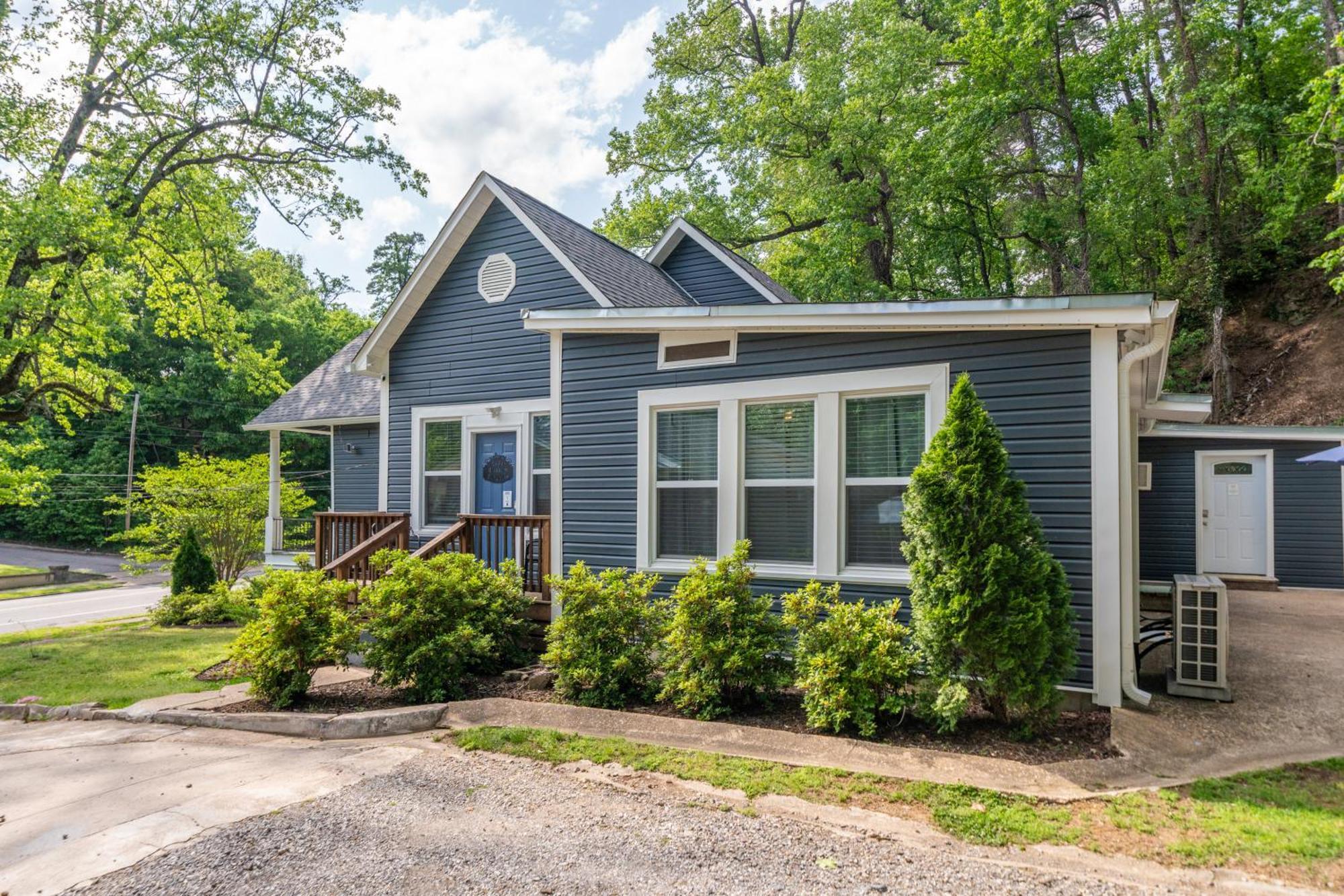 Cedar Blossom Bungalow Is A Cozy Getaway With A 5 Minute Walk To Downtown! Hot Springs Exteriör bild